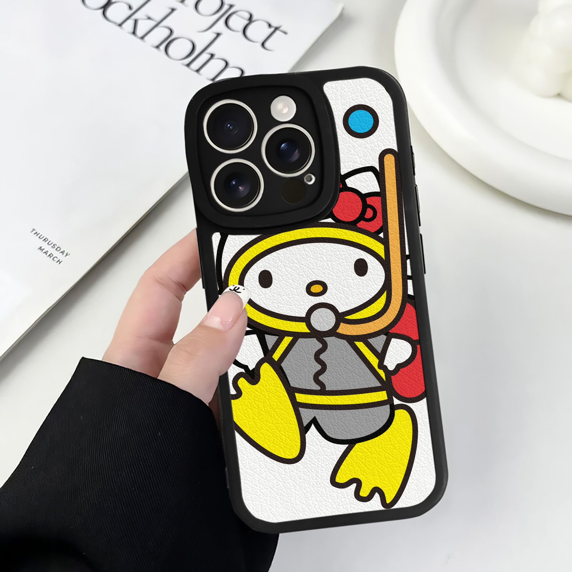 （画像用） Hello Kitty ハローキティ 【iPhone 16シリーズ対応】シリコンスマホケース（レザー調） 材質：シリコン